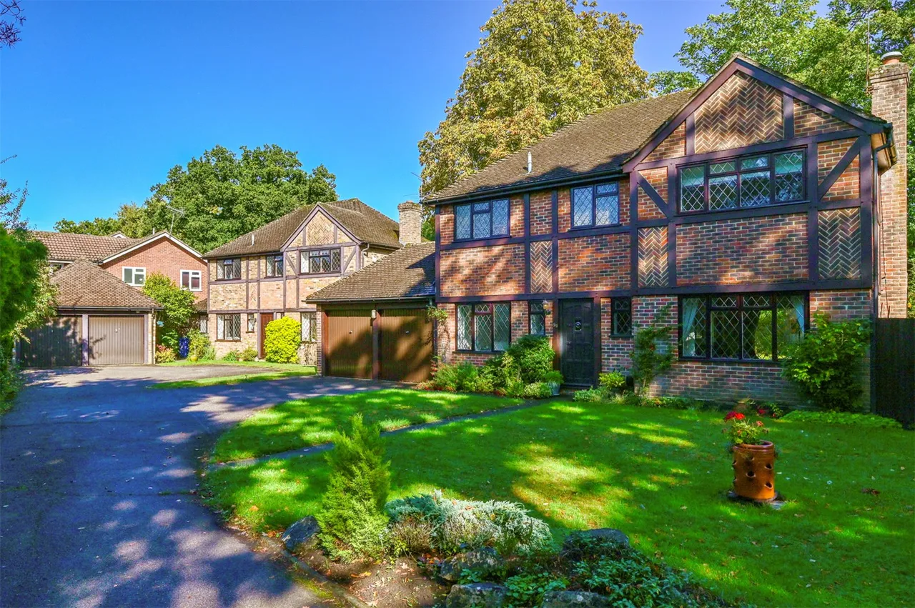 Broadhurst, Farnborough, Hampshire, GU14 9XA, photo 16