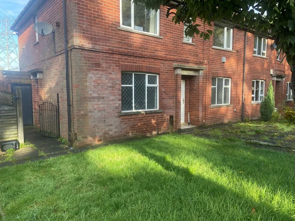 2 bed flat to rent, Manchester Road, Rochdale, OL11