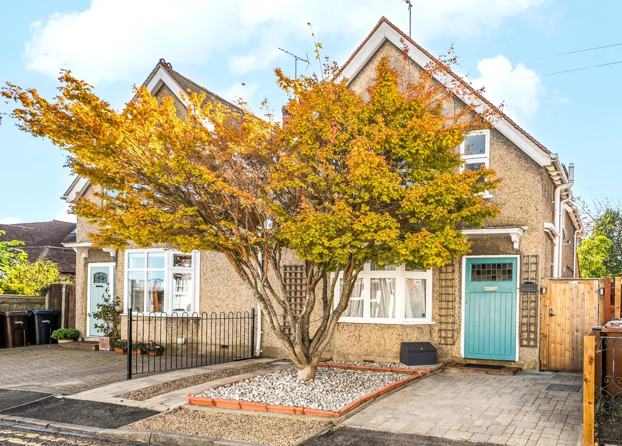 3 bed house for sale — Long Garden Walk, Farnham, GU9