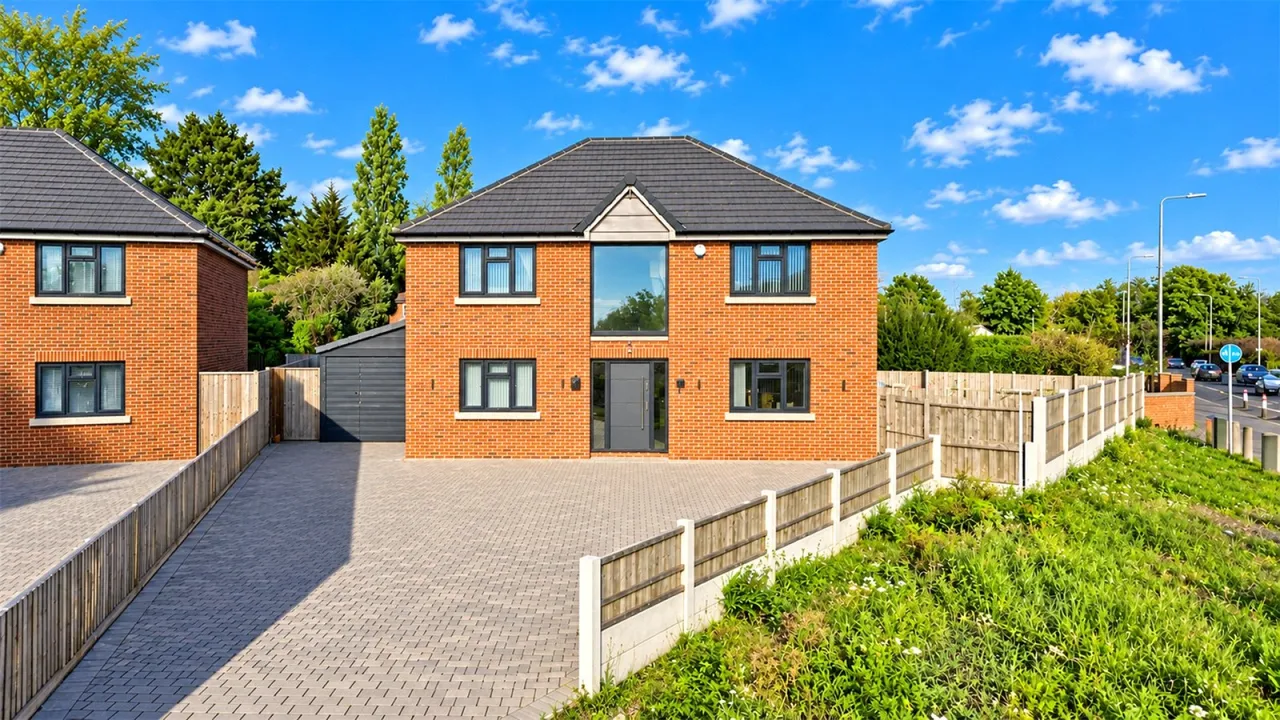 4 bed house for sale, Old Bath Road, Calcot, RG31