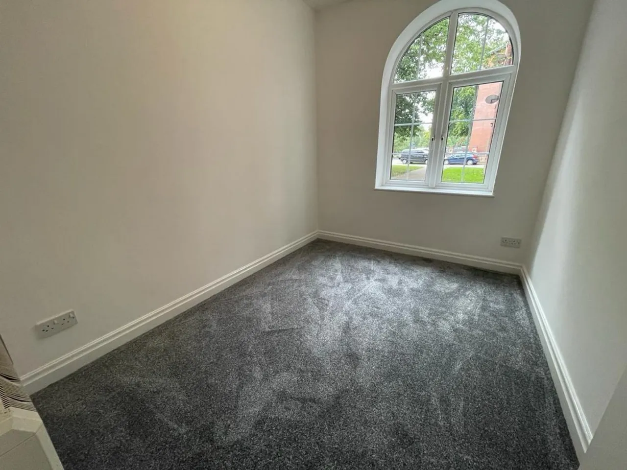 Barton Road, Eccles, M30, photo 5