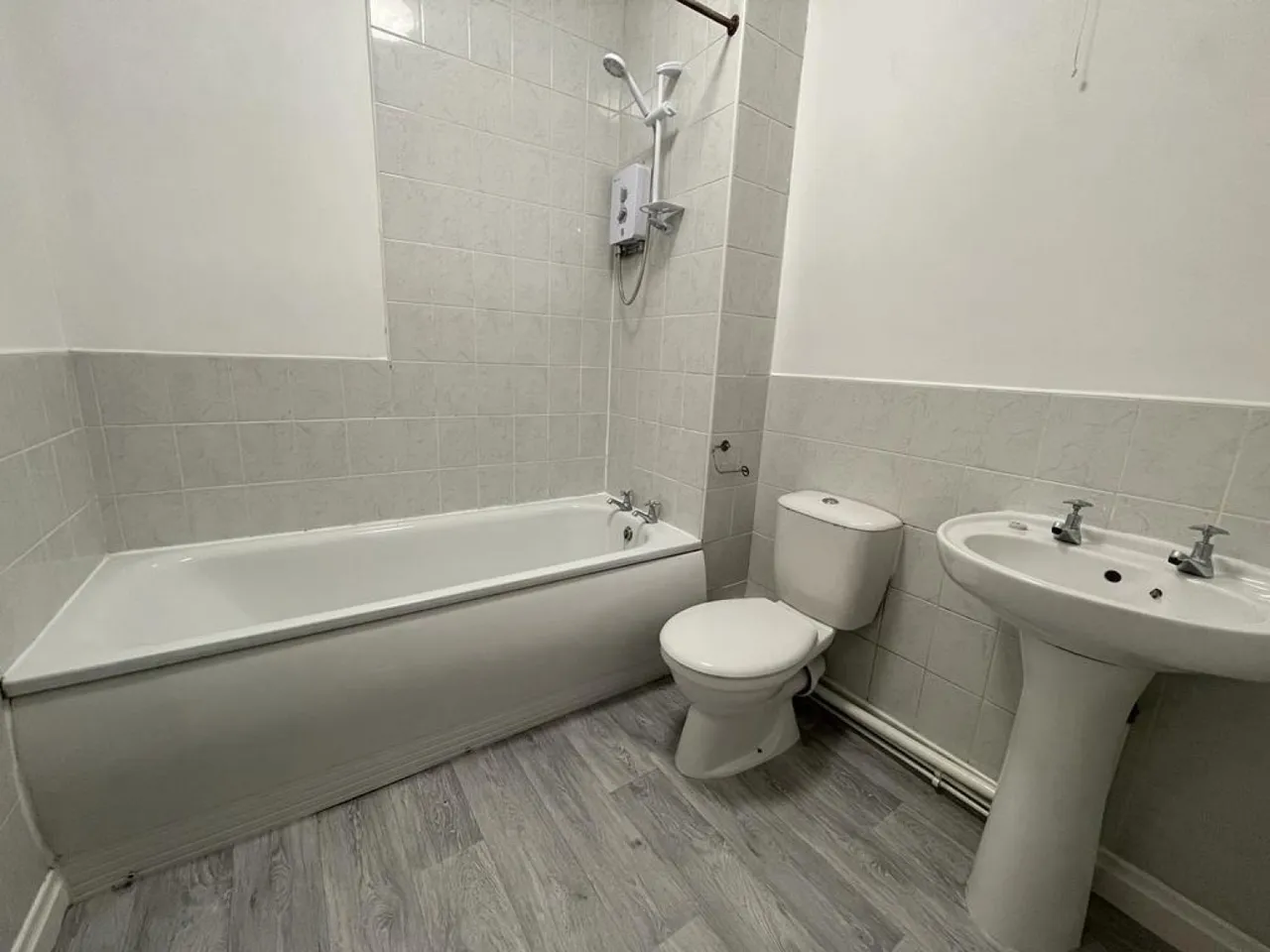 Barton Road, Eccles, M30, photo 6