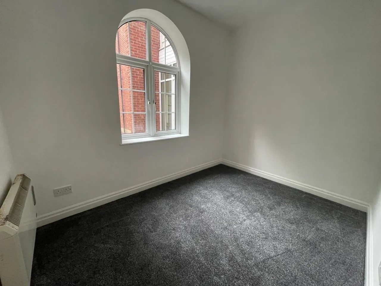 Barton Road, Eccles, M30, photo 4