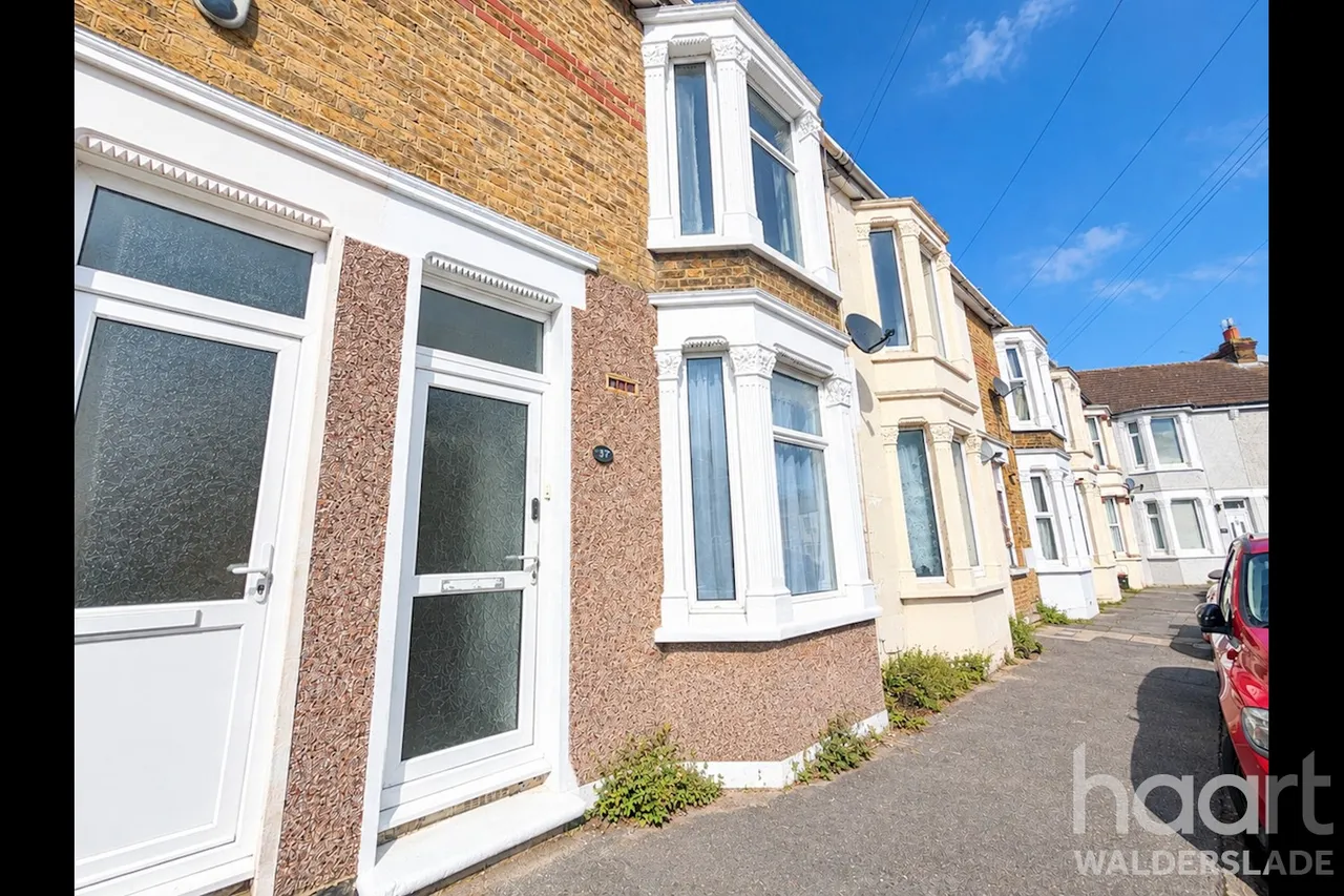 3 bed house to rent, Wellesley Road, ME12