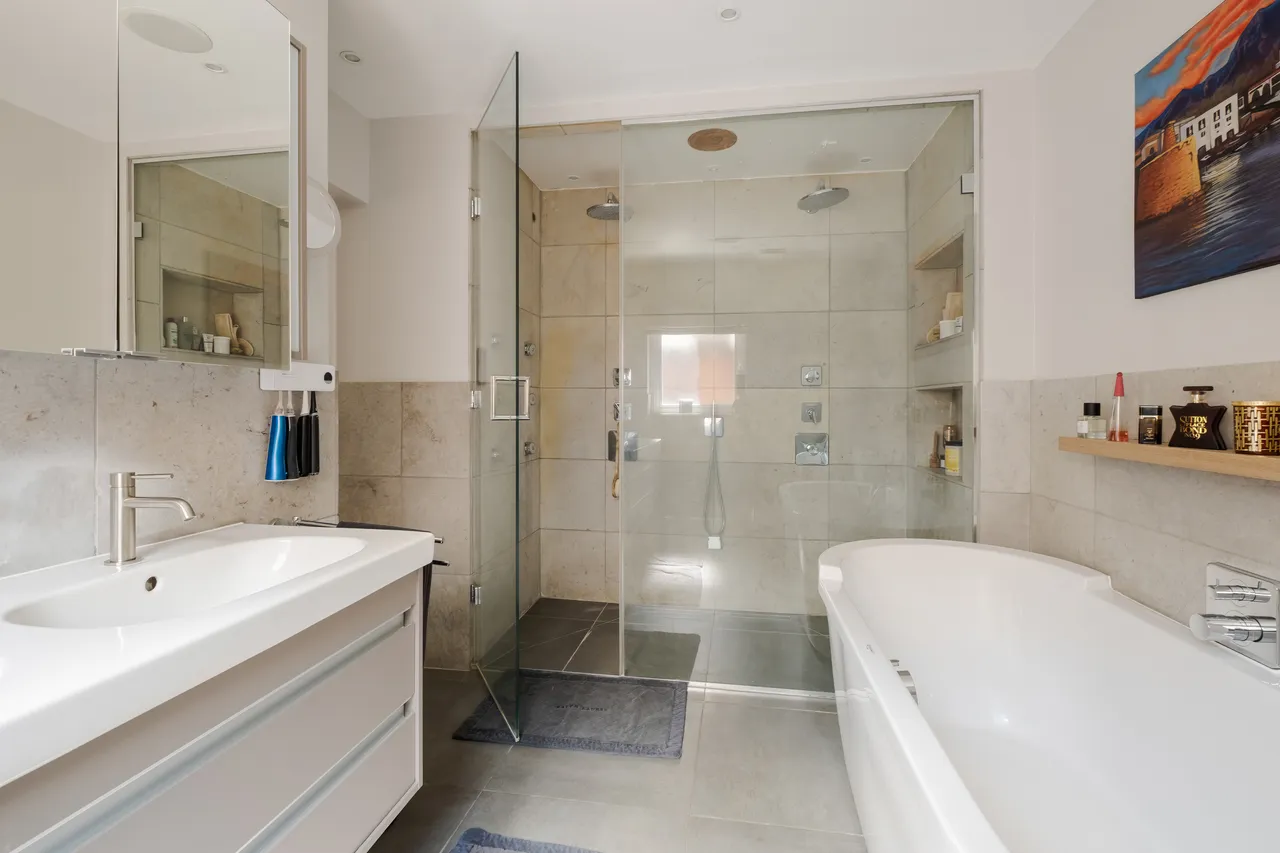 16A The Bishops Avenue, London, N2, photo 15