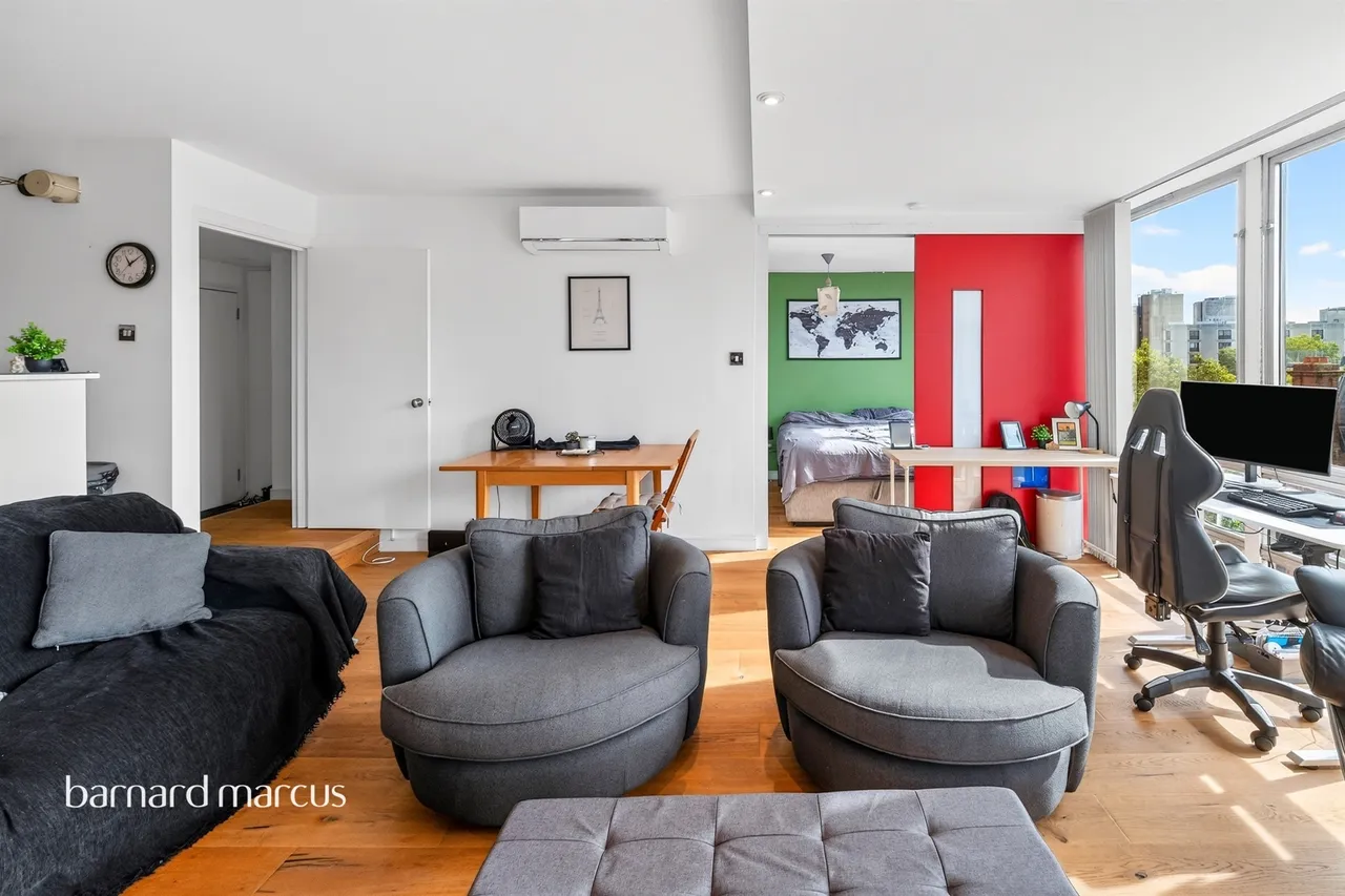 New Compton Street, London, photo 11