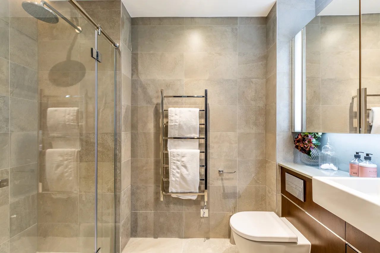 16 Thornes House, Charles Clowes Walk, The Residence, 40-42 Ponton Road, London, photo 6