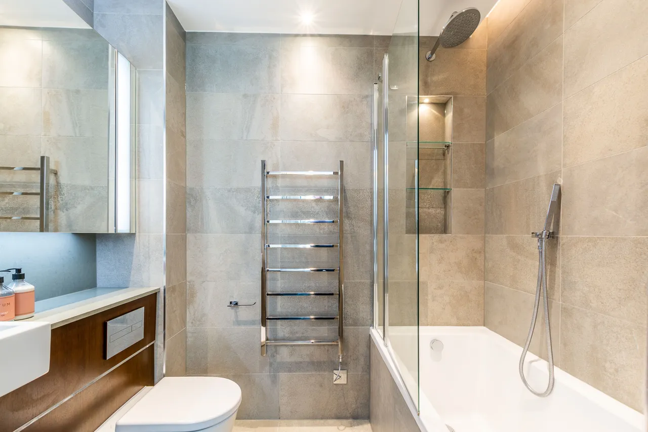 16 Thornes House, Charles Clowes Walk, The Residence, 40-42 Ponton Road, London, photo 8