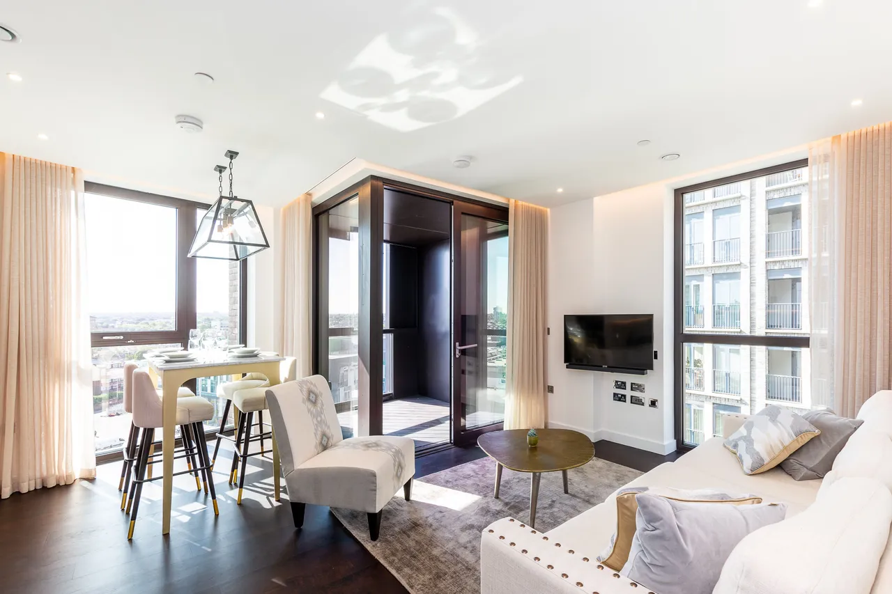 16 Thornes House, Charles Clowes Walk, The Residence, 40-42 Ponton Road, London, photo 2