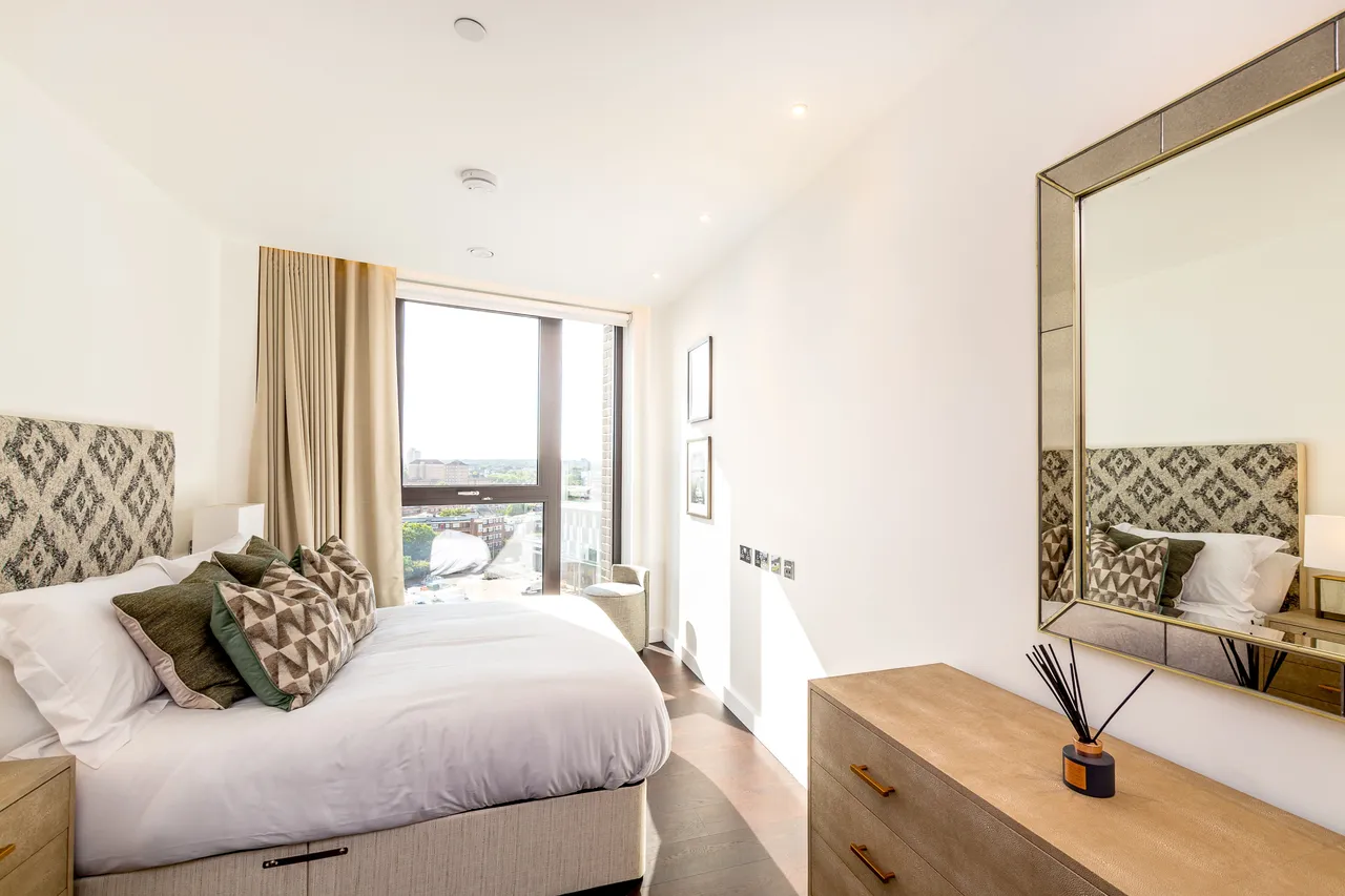 16 Thornes House, Charles Clowes Walk, The Residence, 40-42 Ponton Road, London, photo 3