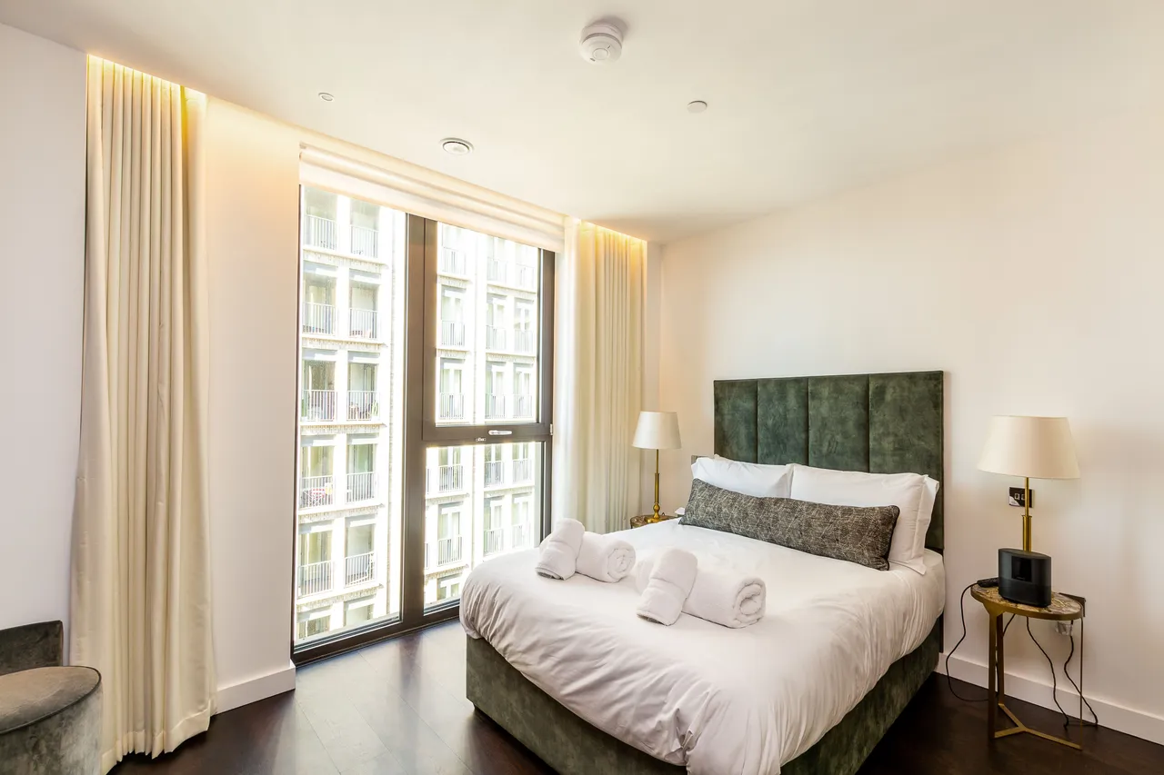 16 Thornes House, Charles Clowes Walk, The Residence, 40-42 Ponton Road, London, photo 7