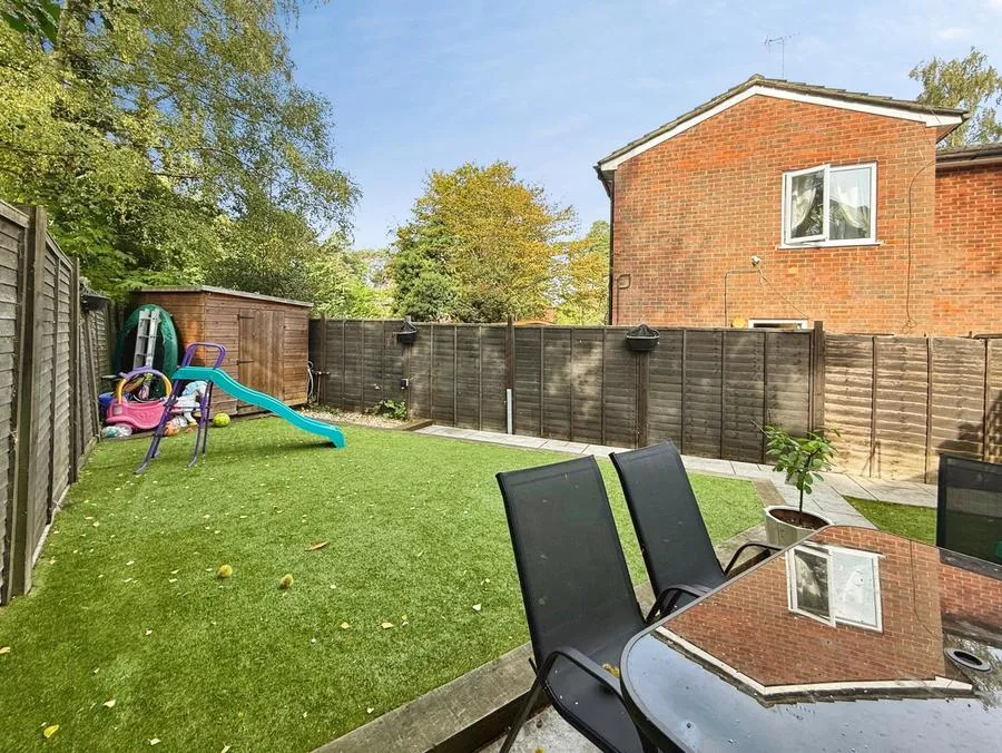 Cricket Field Grove, Crowthorne, RG45, photo 3