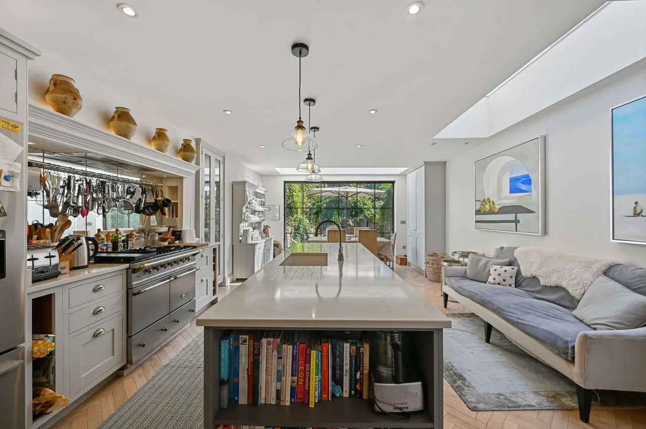 Ormiston Grove, London, W12, photo 8