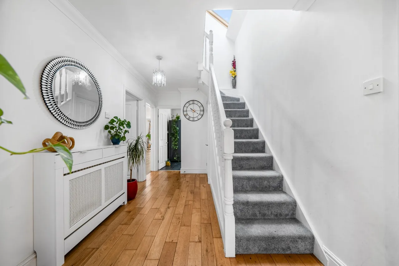 Woodlands Avenue, West Byfleet, KT14, photo 6