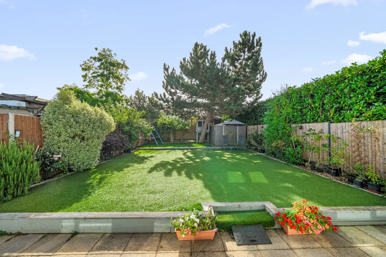 Woodlands Avenue, West Byfleet, KT14, photo 4
