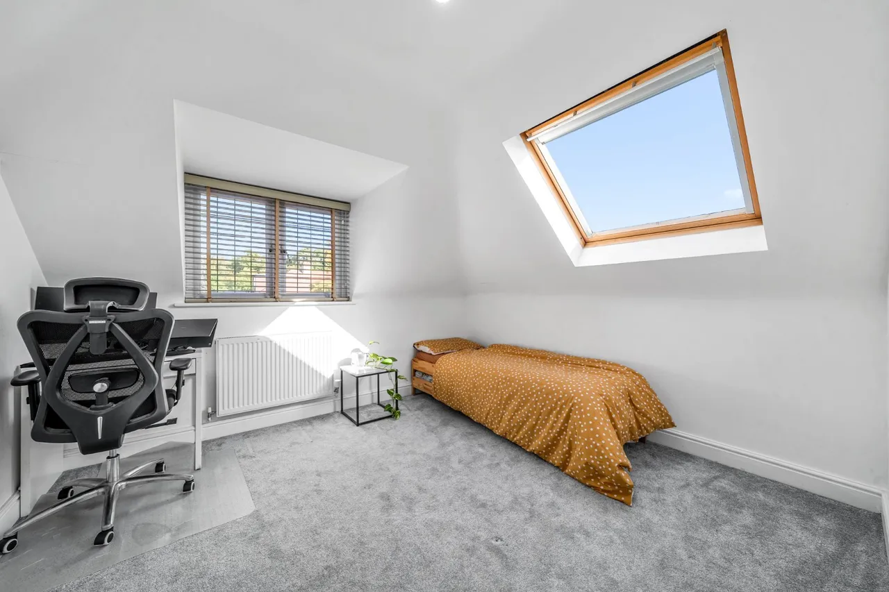 Woodlands Avenue, West Byfleet, KT14, photo 17