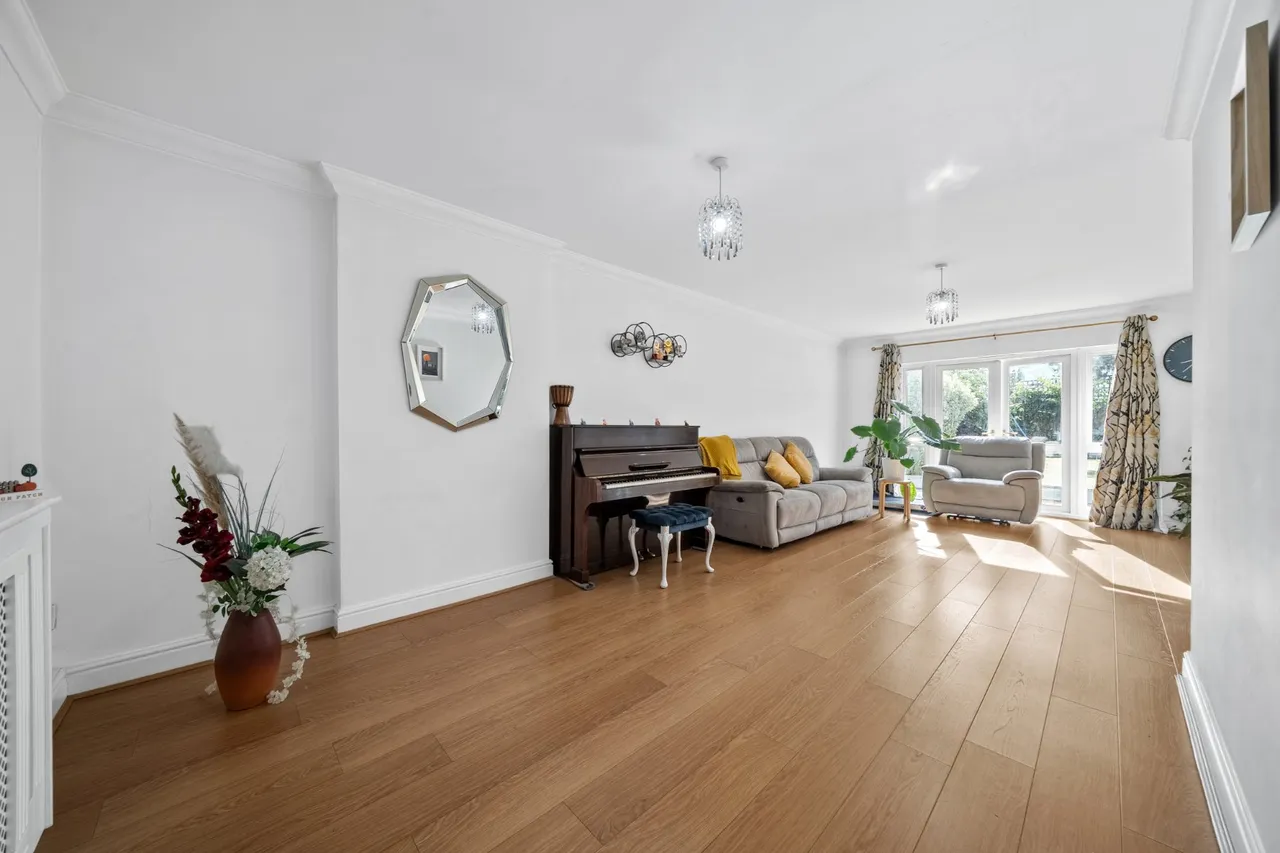 Woodlands Avenue, West Byfleet, KT14, photo 7