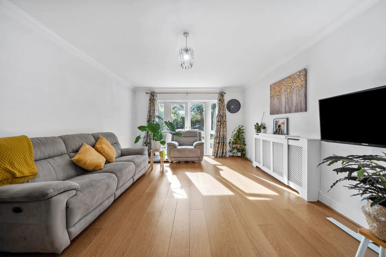 Woodlands Avenue, West Byfleet, KT14, photo 2
