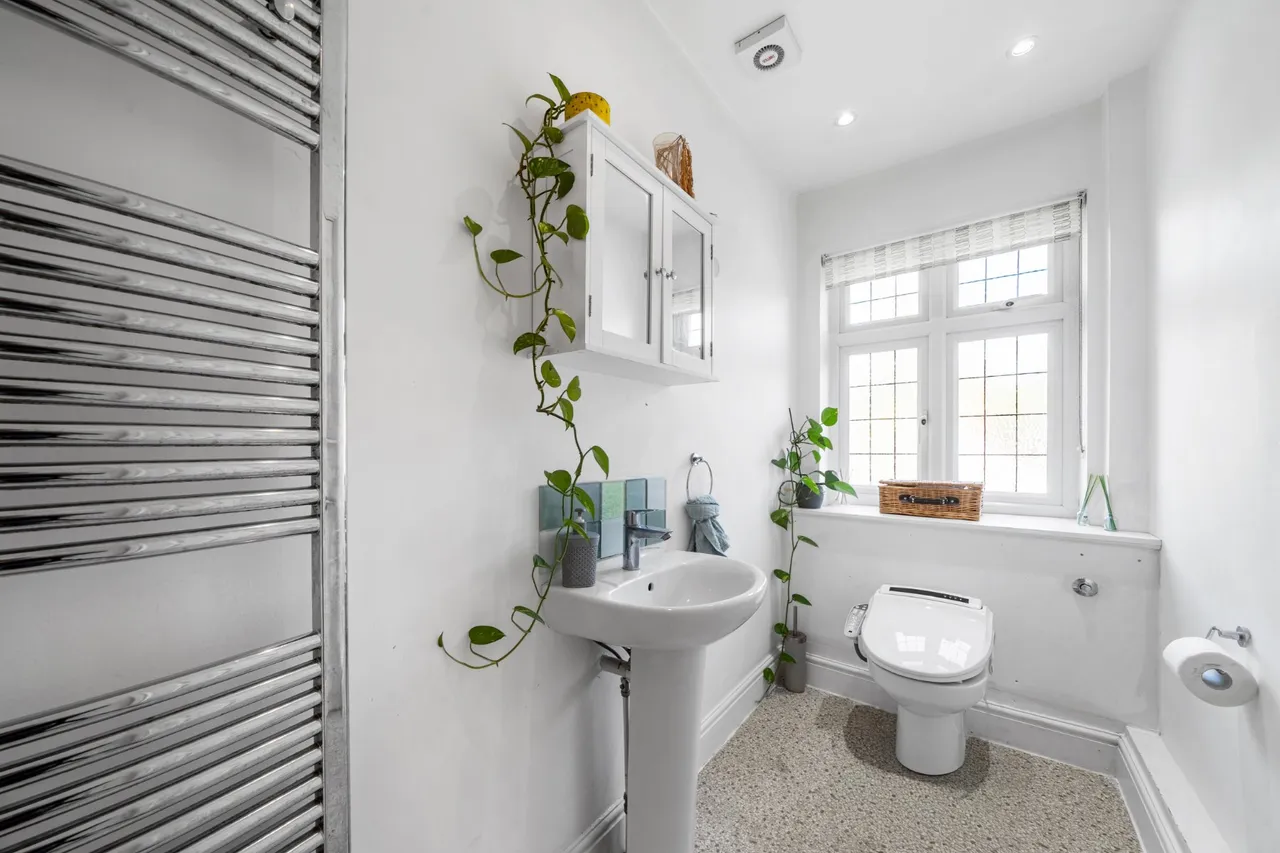 Woodlands Avenue, West Byfleet, KT14, photo 11