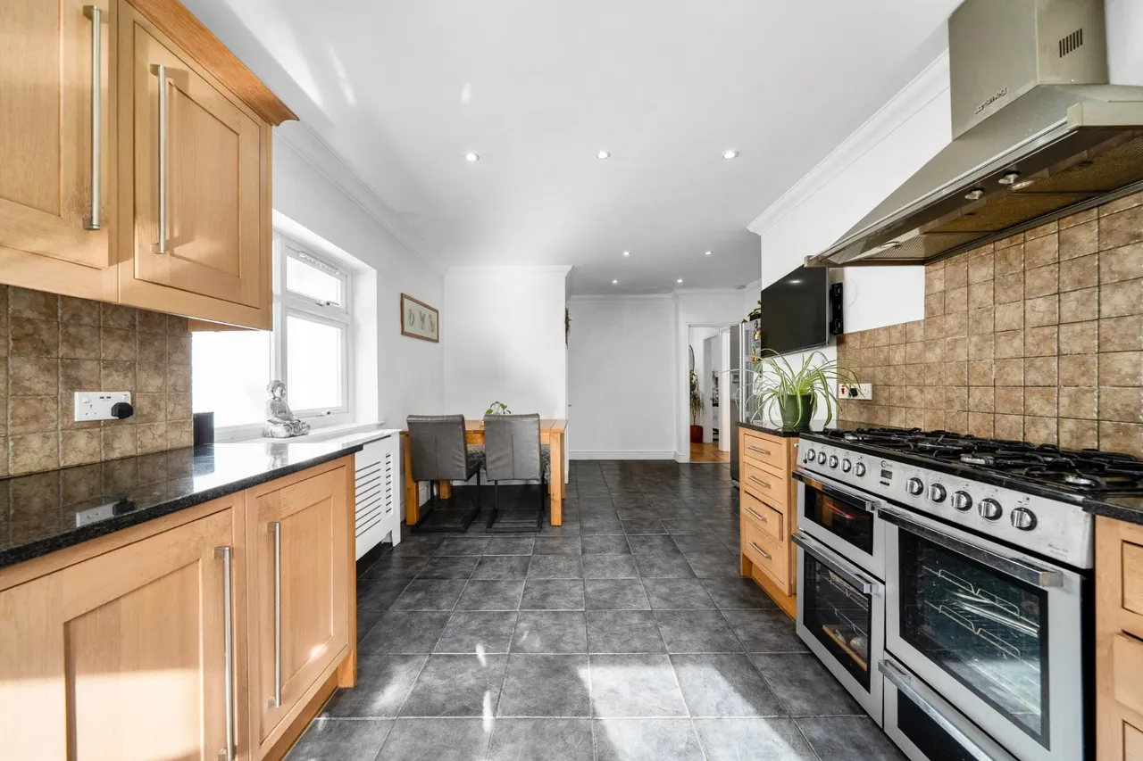 Woodlands Avenue, West Byfleet, KT14, photo 9