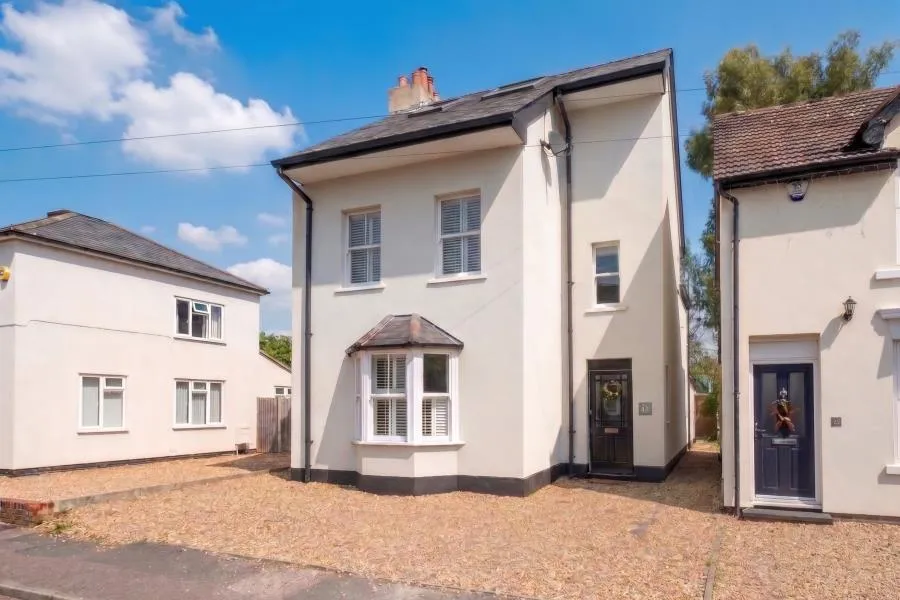 5 bed house to rent, Alexandra Road, Addlestone, KT15