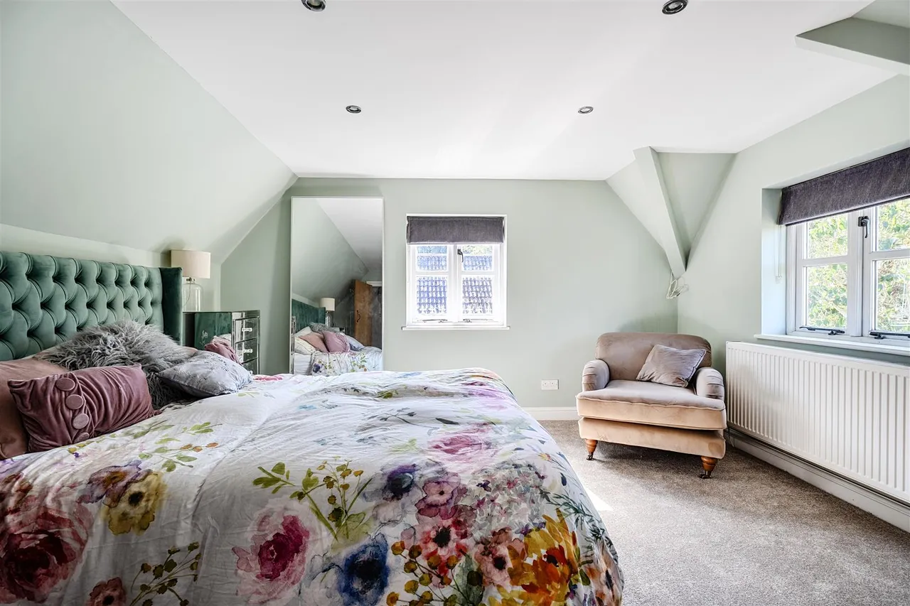 Old Road, Studley, SN11, photo 12