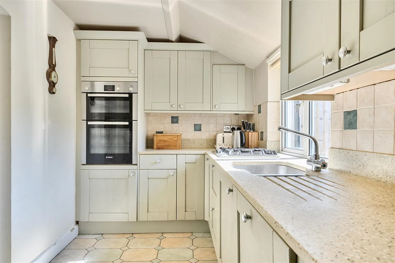 Old Road, Studley, SN11, photo 4