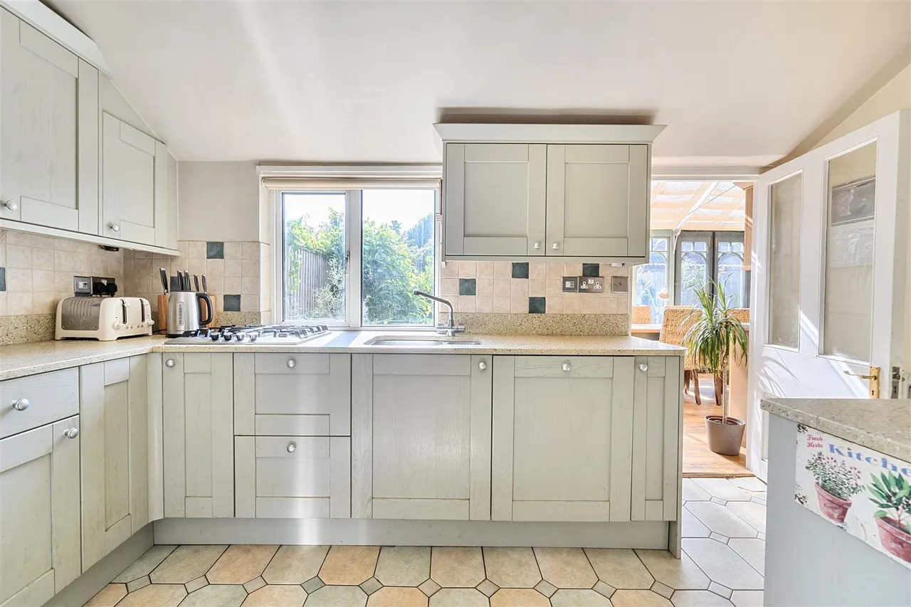Old Road, Studley, SN11, photo 5