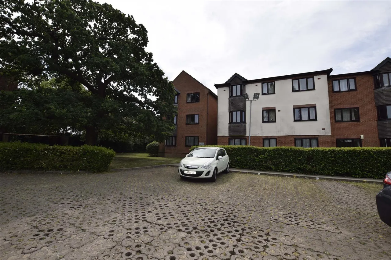 1 bed flat for sale, Stanley Avenue, Wembley, HA0