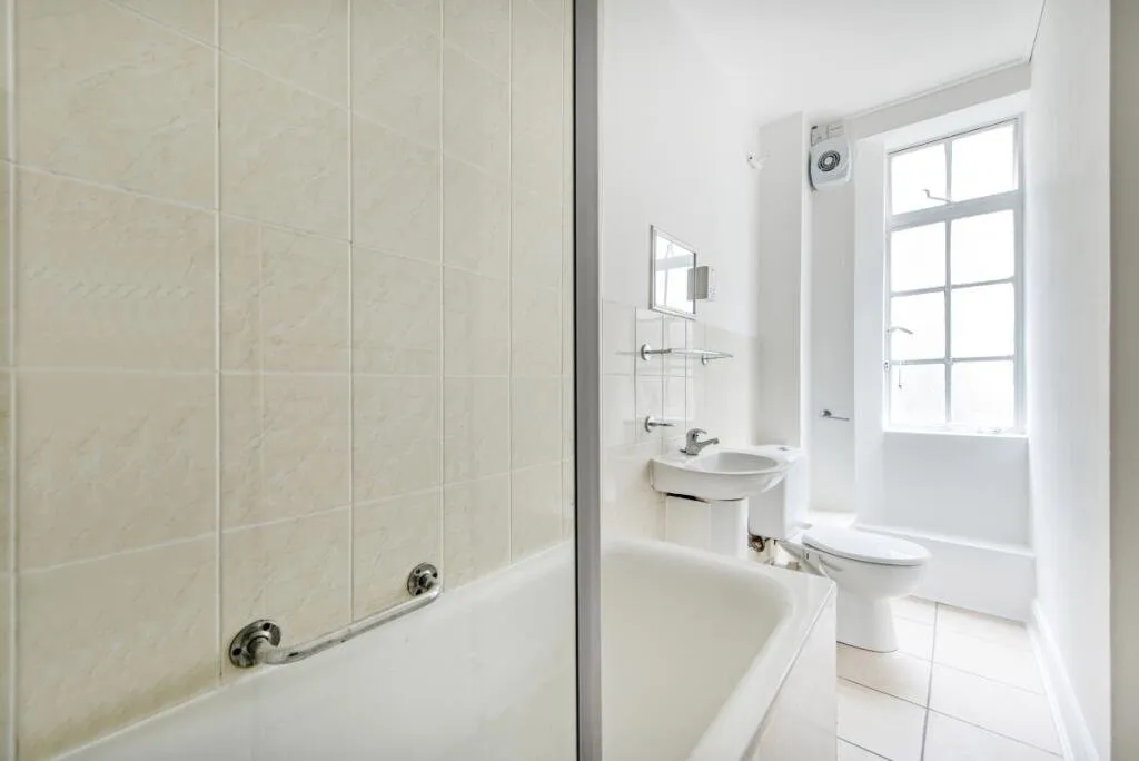 Upper Woburn Place, London, WC1H, photo 3