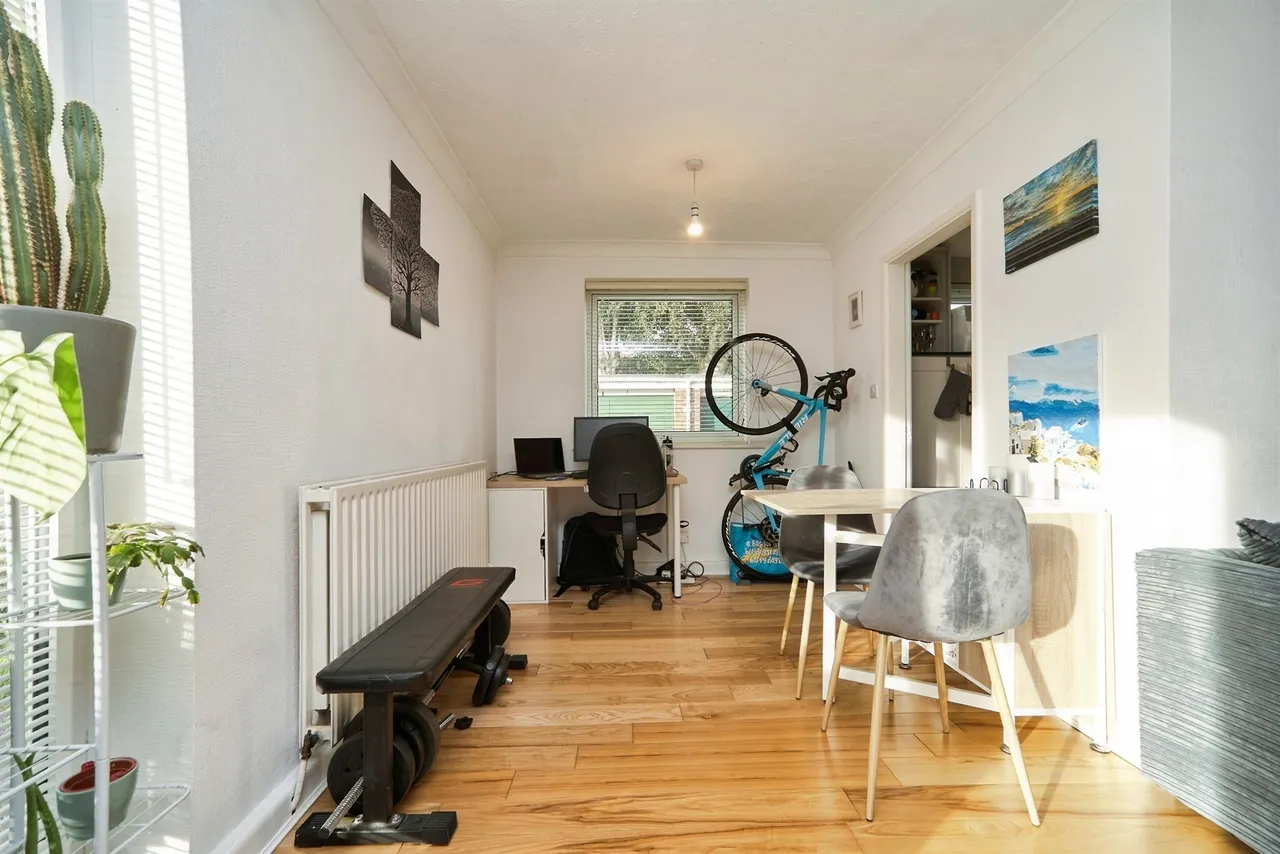 North Parade, Leeds, LS16, photo 6