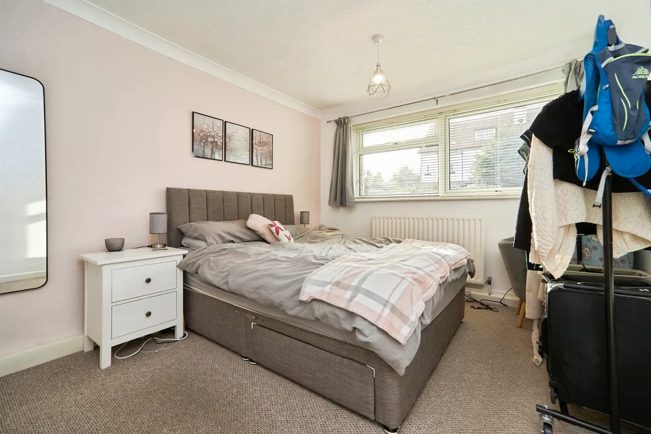 North Parade, Leeds, LS16, photo 8