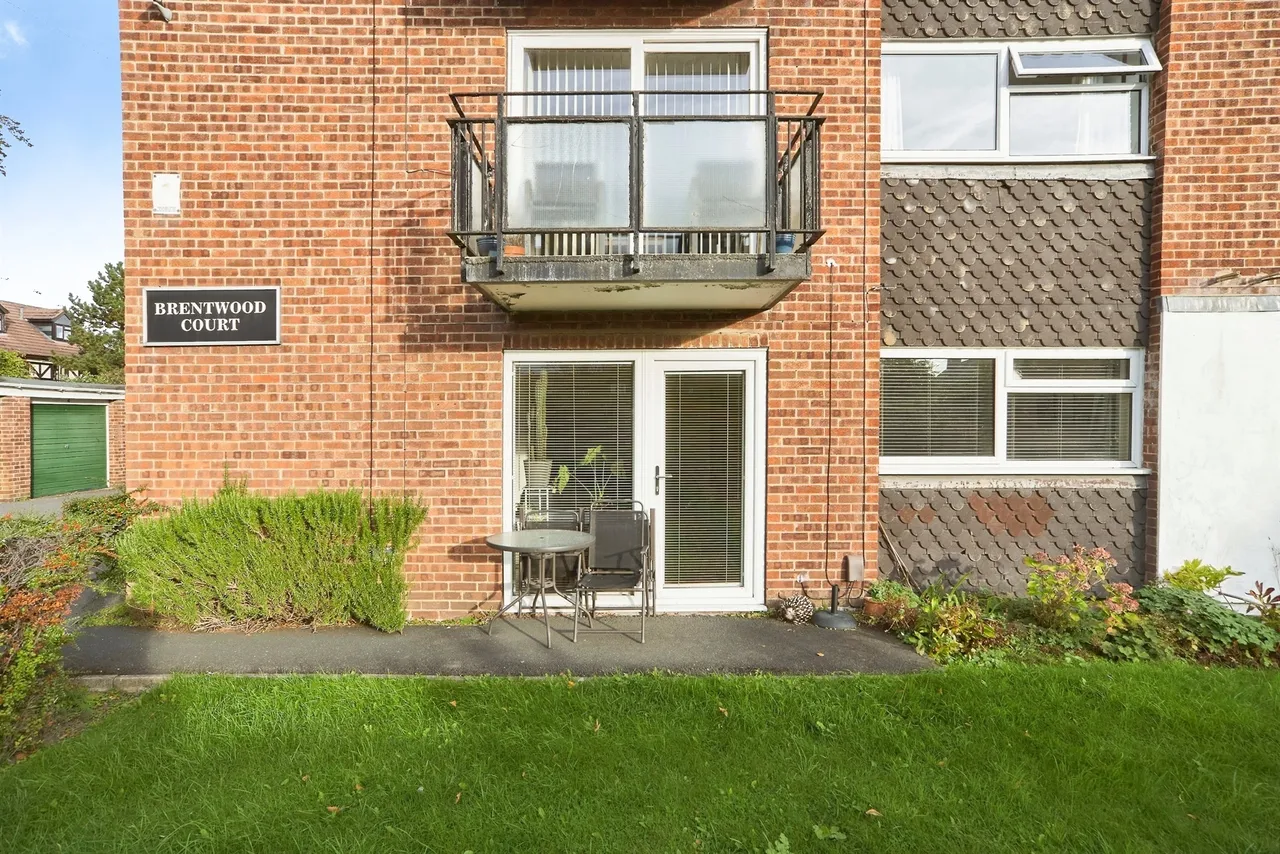 North Parade, Leeds, LS16, photo 7