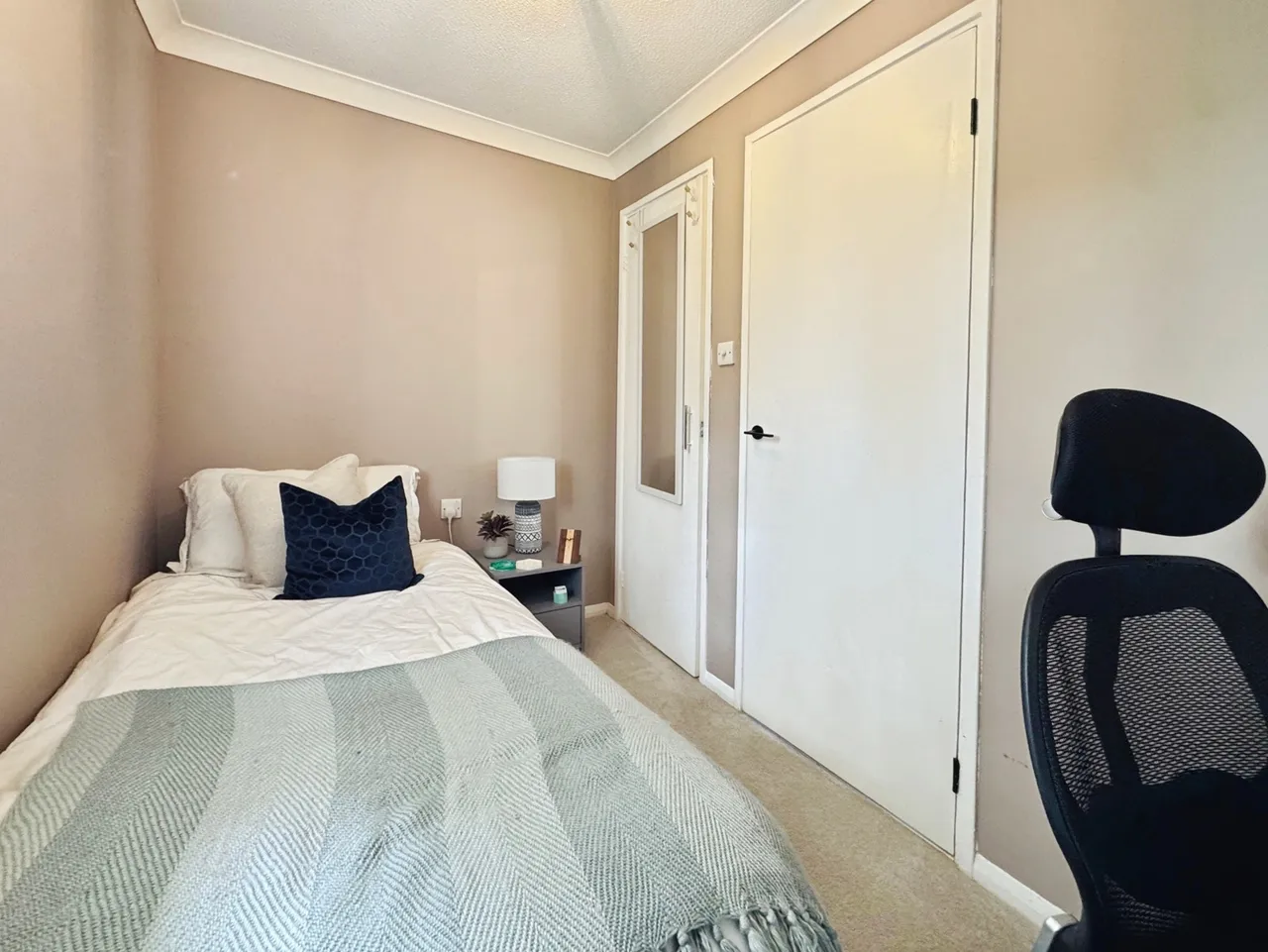 Murrell Road, Ash, GU12, photo 9