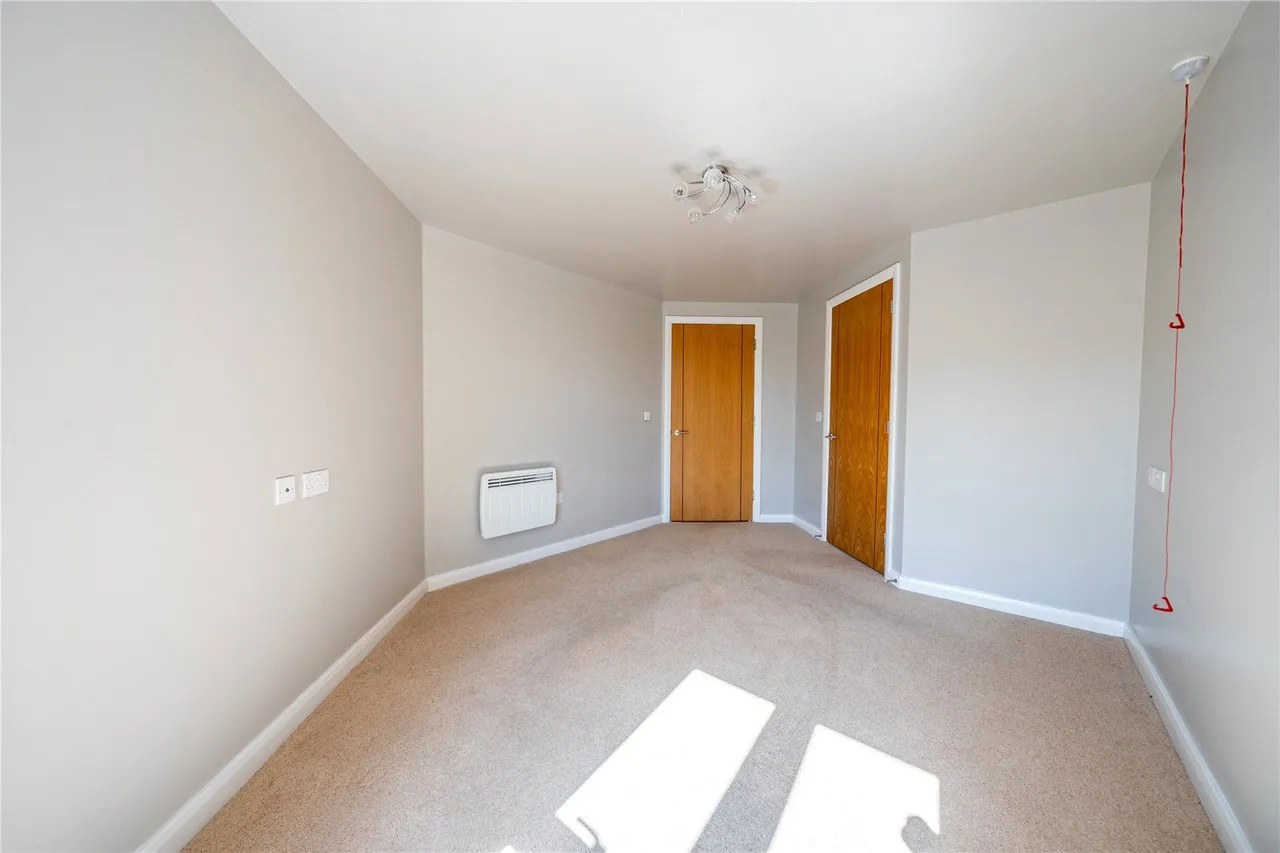 Squirrel Way, LS17, photo 13