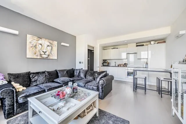 1 bed flat for sale, Overbridge Square, Newbury, RG14