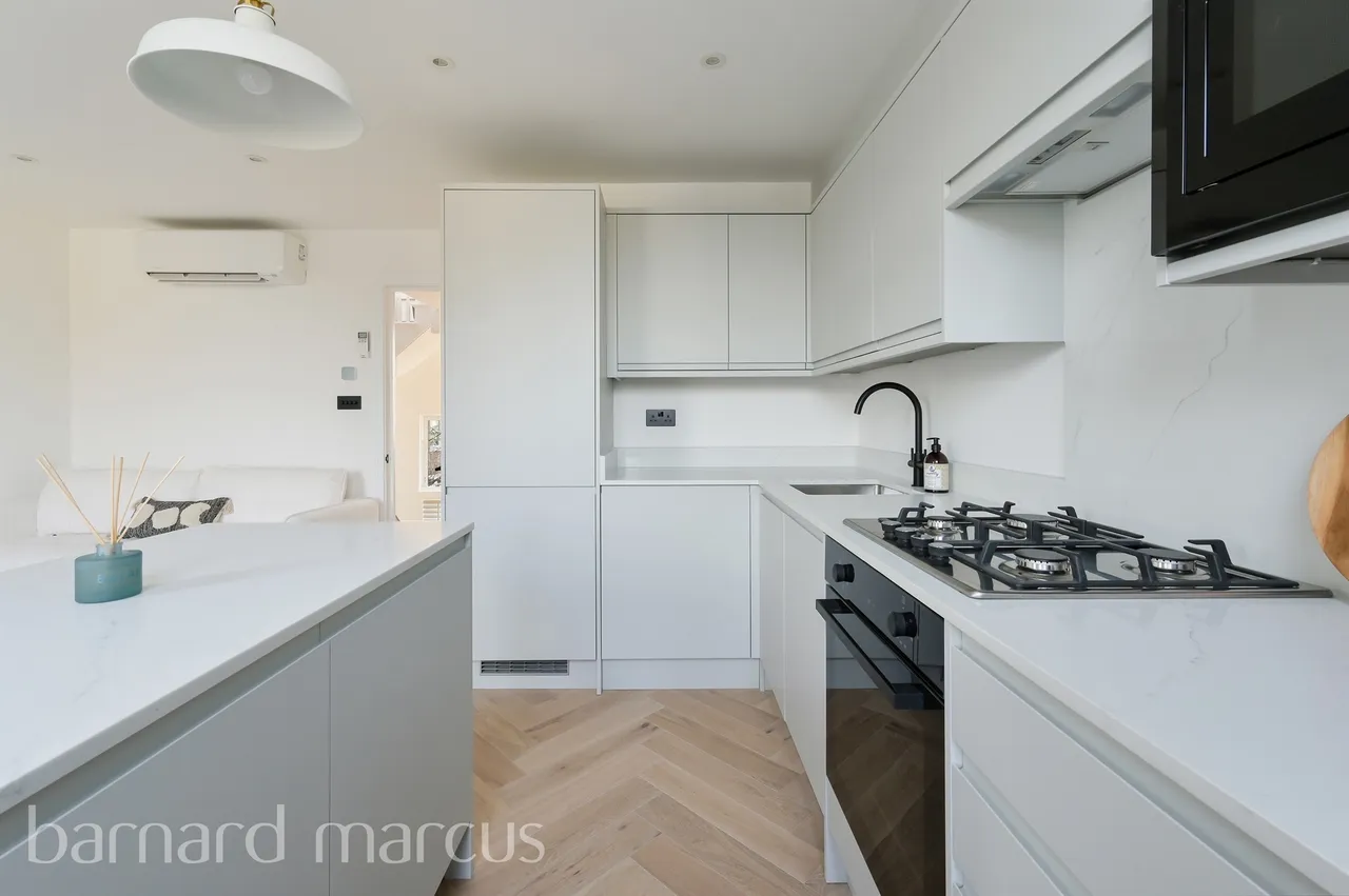 Shepherds Bush Road, London, photo 6
