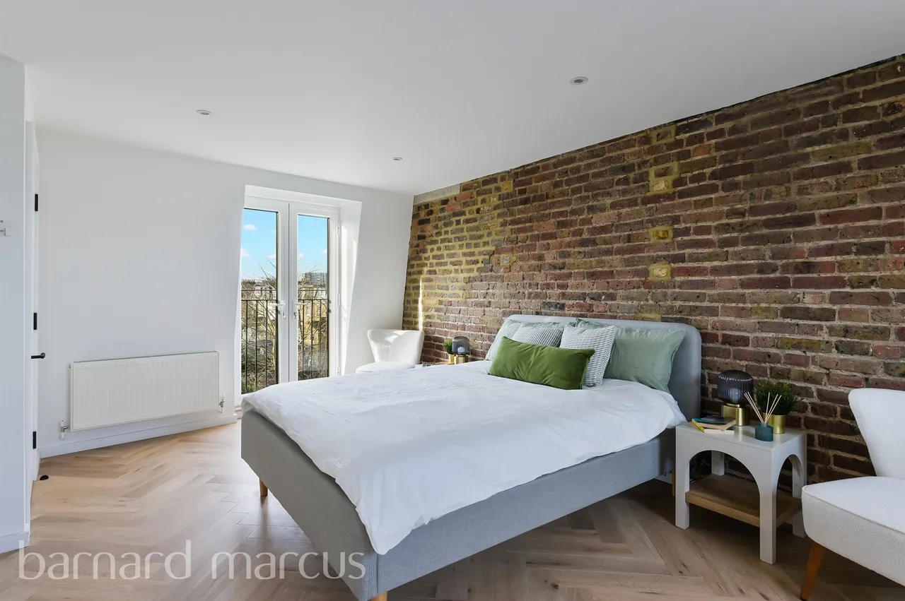 Shepherds Bush Road, London, photo 3