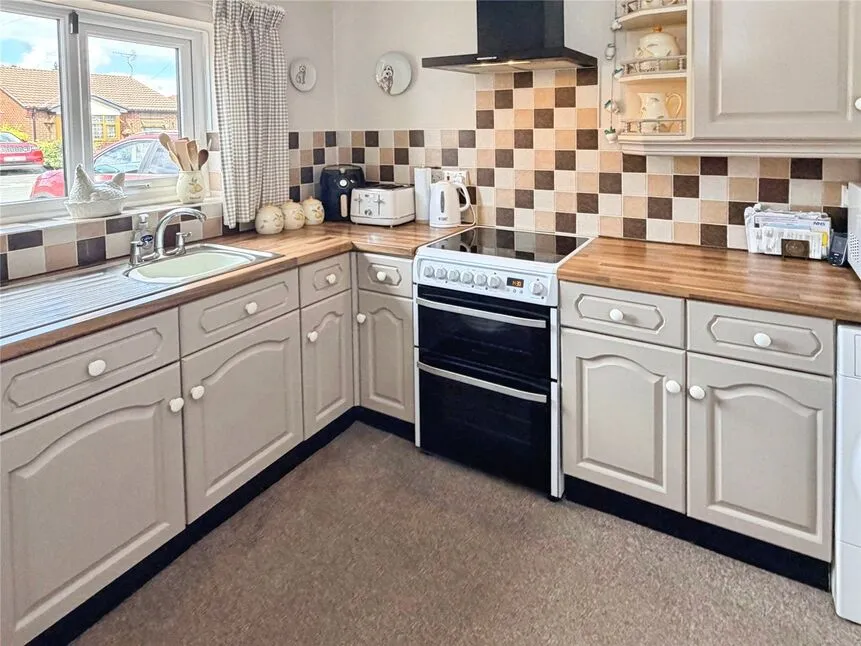 Broadwater Drive, Dunscroft, DN7, photo 2