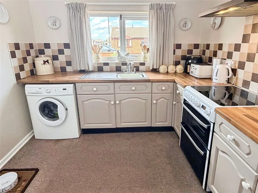 Broadwater Drive, Dunscroft, DN7, photo 3