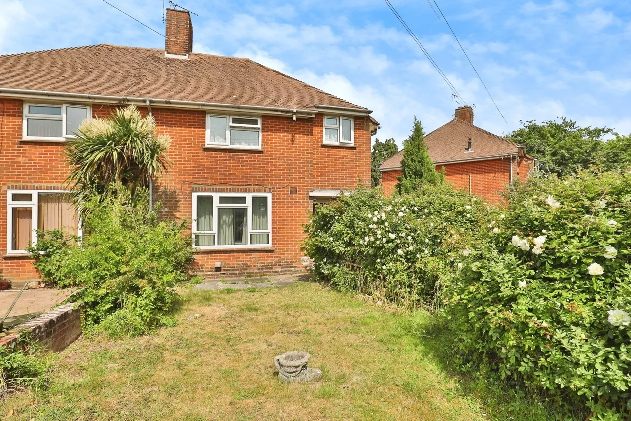 2 bed flat for sale, Edward Road, Christchurch, BH23