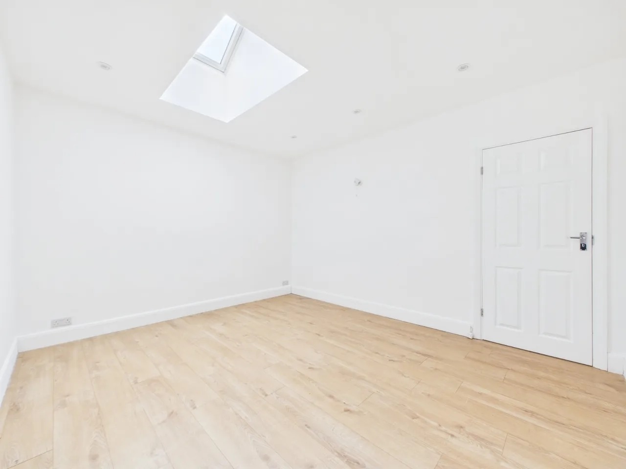 Burleigh Gardens, Ashford, TW15, photo 5