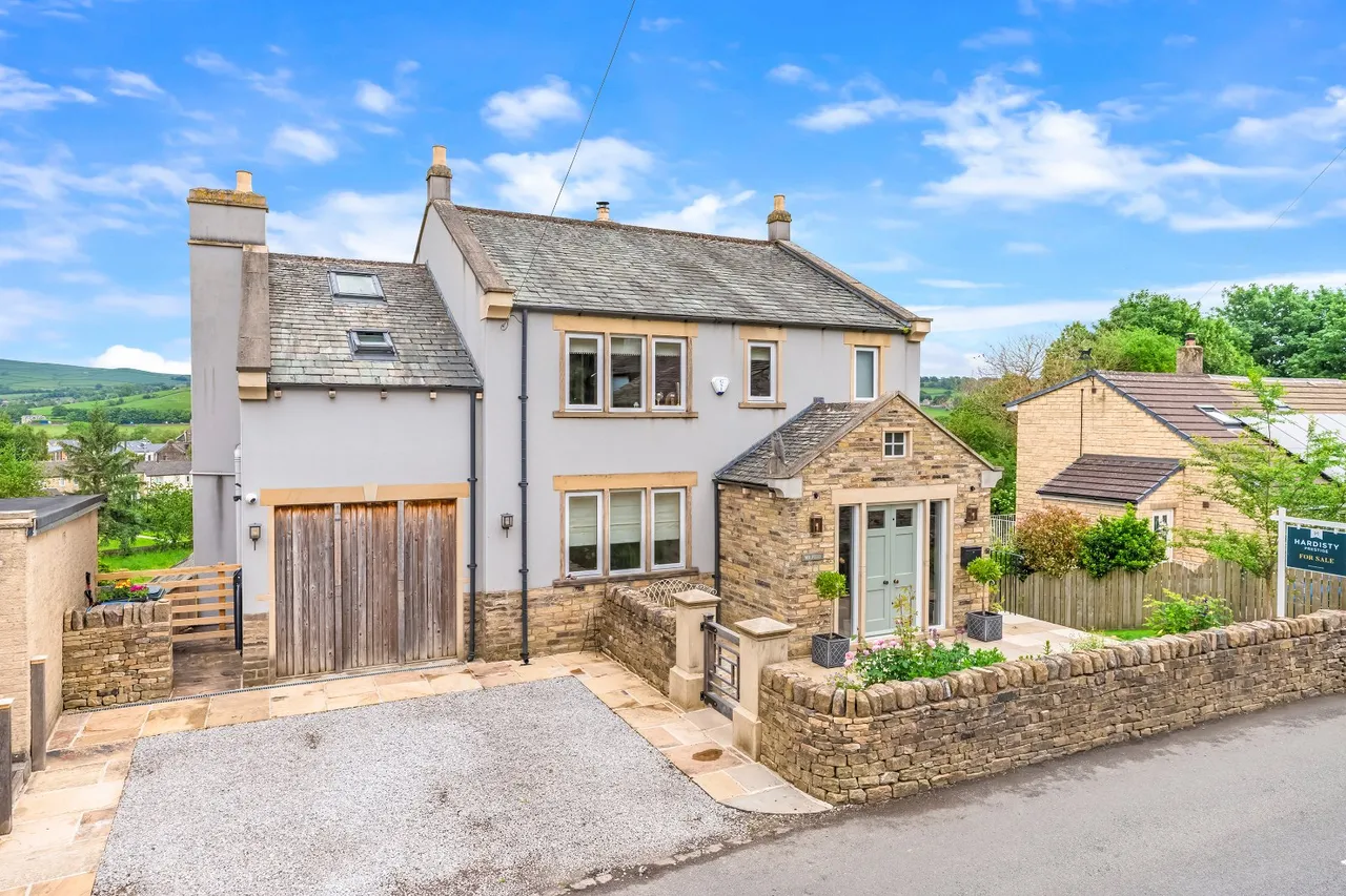 5 bed house for sale, Crosshills Road, Cononley, BD20