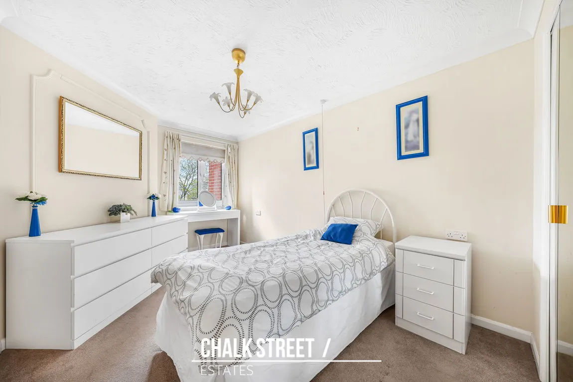 Mavis Grove, Hornchurch, RM12 6BN, photo 7