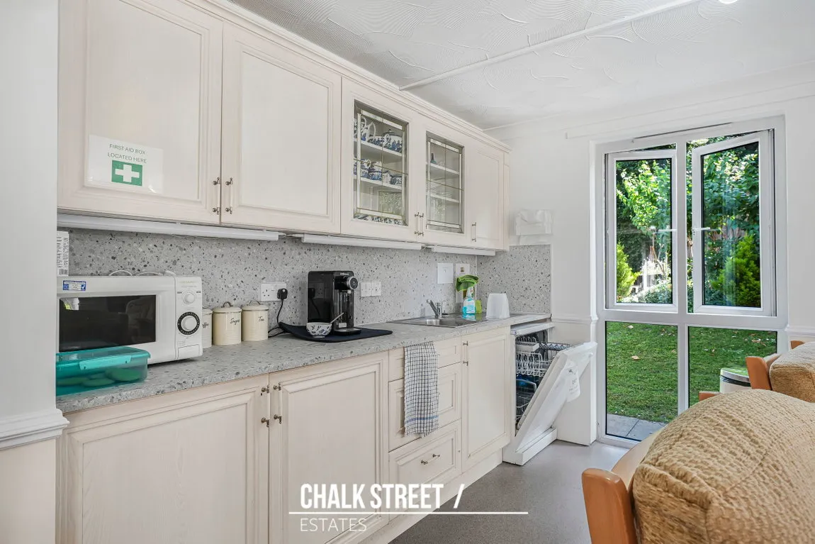 Mavis Grove, Hornchurch, RM12 6BN, photo 15