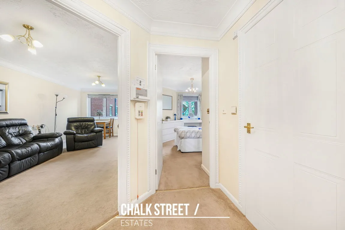 Mavis Grove, Hornchurch, RM12 6BN, photo 11