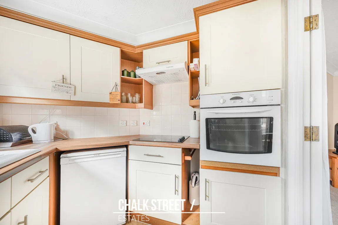 Mavis Grove, Hornchurch, RM12 6BN, photo 6