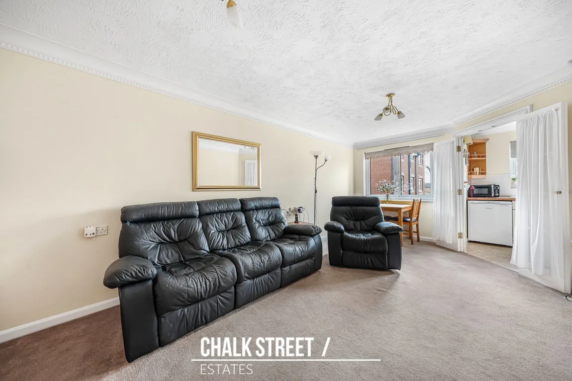 Mavis Grove, Hornchurch, RM12 6BN, photo 3