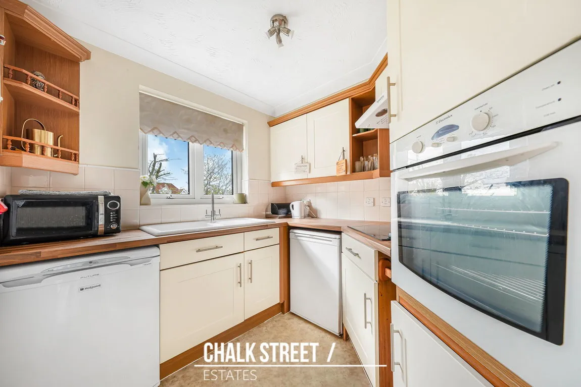 Mavis Grove, Hornchurch, RM12 6BN, photo 5