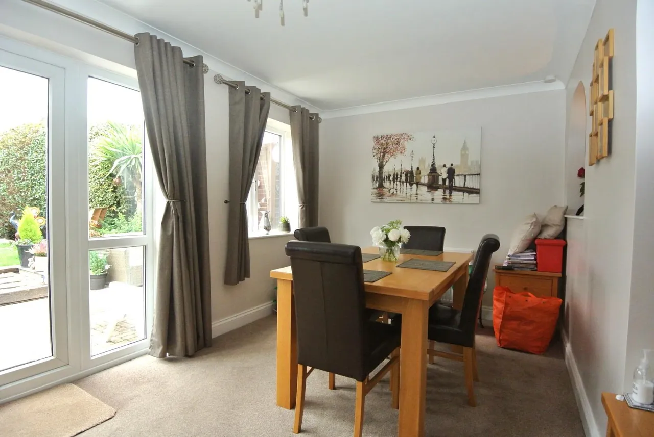 Elizabeth Avenue, Staines-Upon-Thames, Surrey, TW18 1JN, photo 8